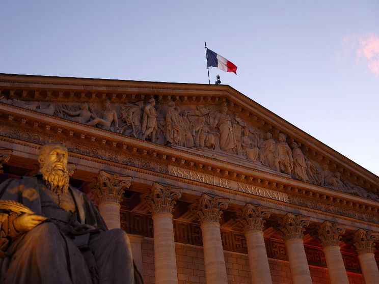 Cure palliative: la Francia approva la legge (ma non il “diritto”)