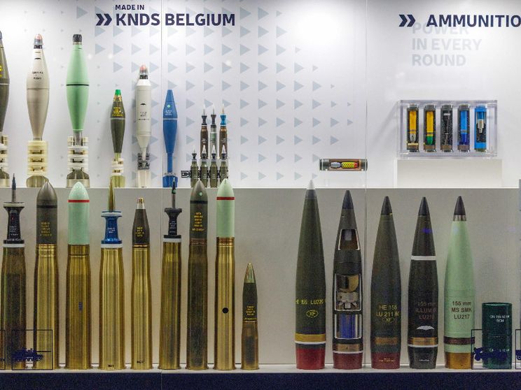 Munizioni da artiglieria fabbricate in Belgio esposte alla "Bedex", la prima fiera nella storia del Paese dedicata al settore della difesa, che si è aperta venerdì 13 marzo a Bruxelles