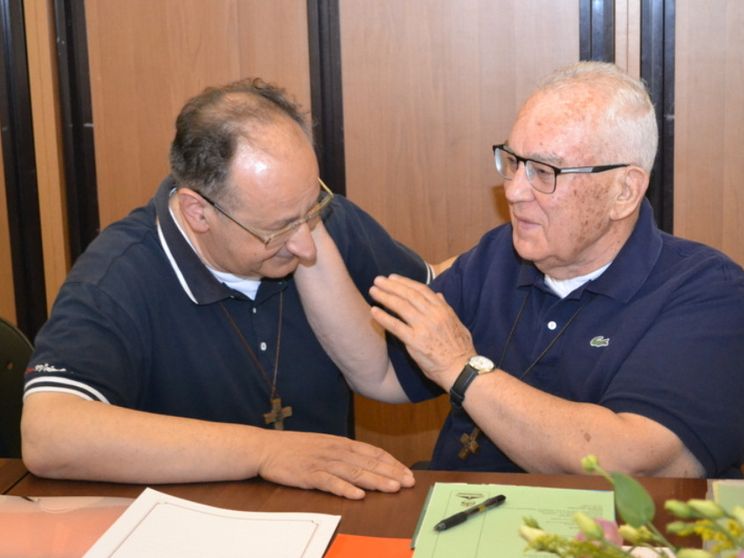 Gian Carlo Sibilia (a destra) assieme a fratel Paolo Maria Barducci, suo successore alla guida della fraternità di Sassovivo