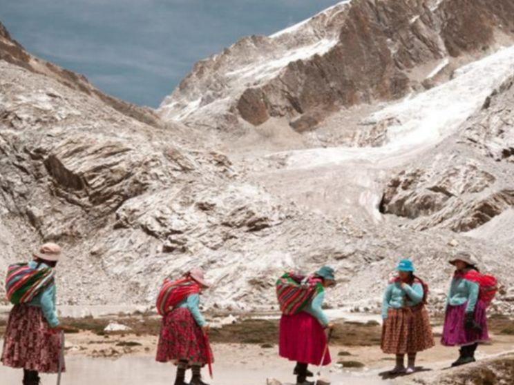 Con le gonne
sulle vette più alte:
le scalate per i diritti delle Cholitas