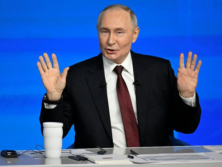 Vladimir Putin durante la conferenza stampa di fine anno