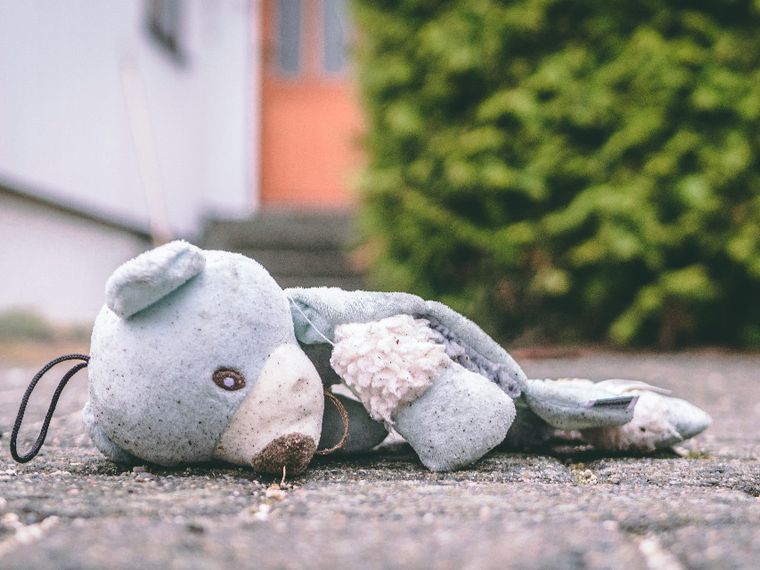 Non c'è solo la famiglia nel bosco: migliaia di bimbi faranno Natale lontano da casa