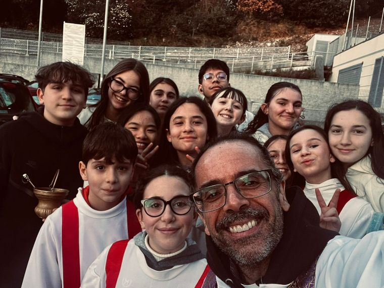 «Stare da prete sui social? È portare agli altri ciò che ho ricevuto in dono»