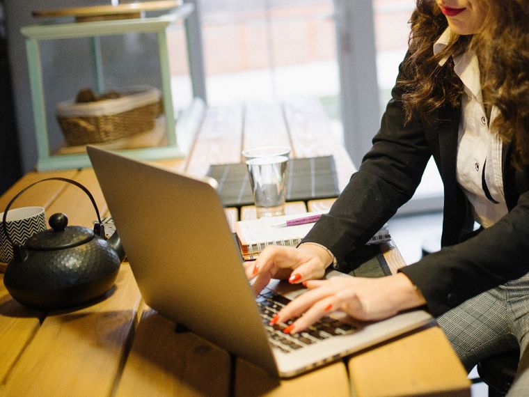 La parabola discendente dello smart working: aziende e Pa richiamano i dipendenti