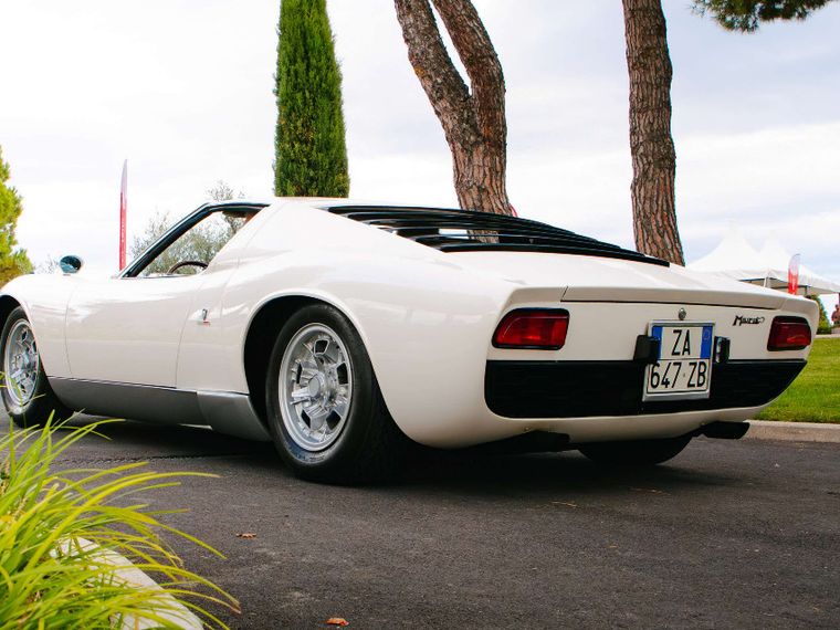 Lamborghini Miura, i 60 anni del mito che ha cambiato le supercar