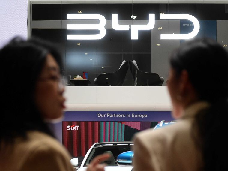 BYD, il colosso di Shenzhen, ha chiuso il 2025 con 4,6 milioni di auto vendute