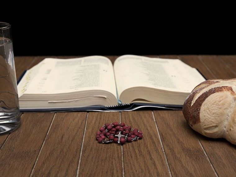 Non solo "detox" ma spazio a Dio: vi spieghiamo il vero senso del digiuno cristiano