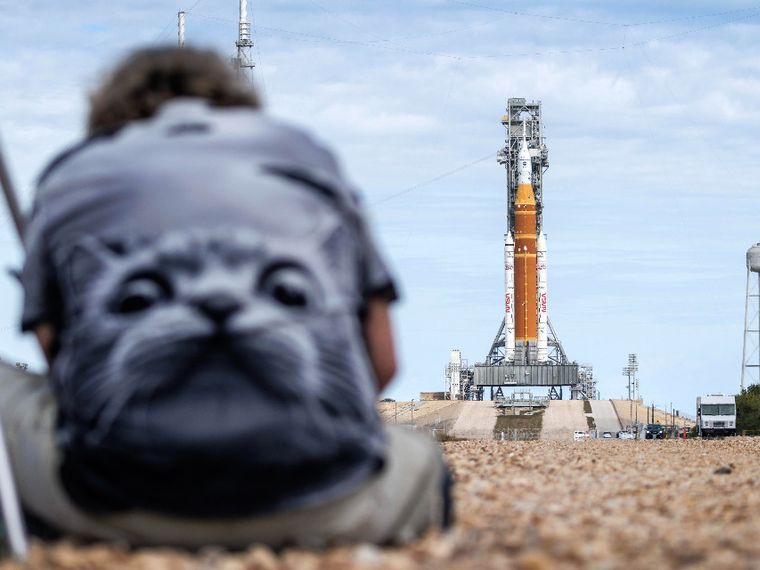 La paura di indicare la luna, la voglia di farla nostra