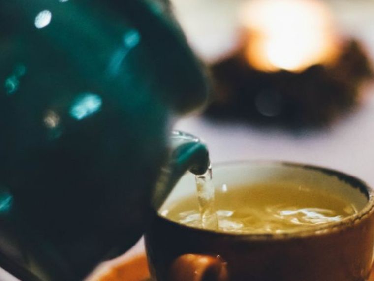 Il vapore del tè alla menta: l’arte di restare e ascoltare