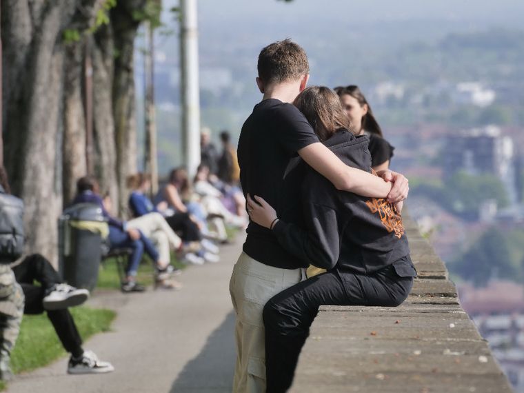 Se i giovani non pensano a relazioni durature, è (anche) una questione di reddito