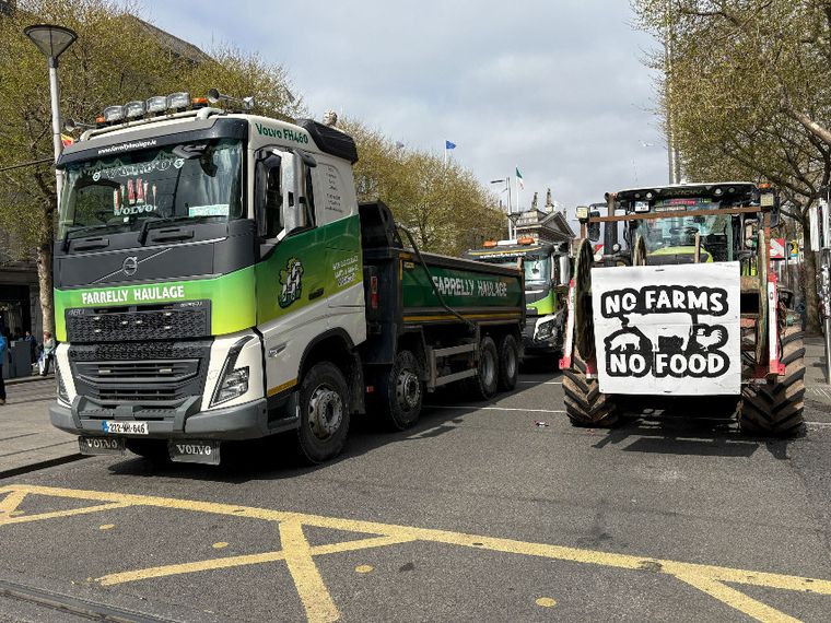 Effetto caro-carburante, scatta la protesta nel Vecchio continente. «Fermiamo i camion»