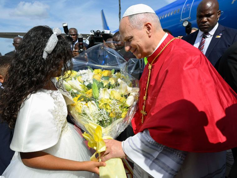 Il Papa è in Camerun. «Ama il prossimo tuo: il comandamento vale anche per gli Stati»