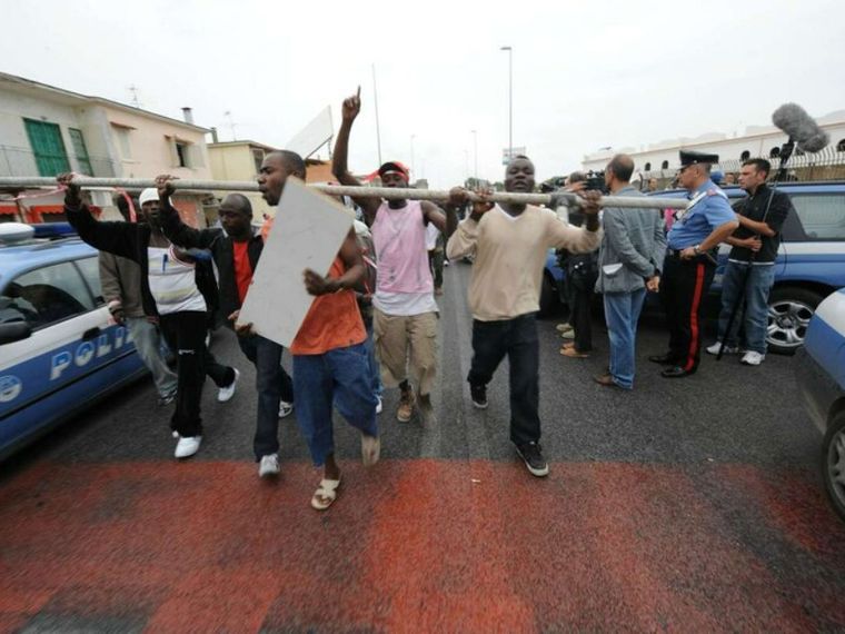 Il no dei vescovi campani al Cpr di Castel Volturno. «Un territorio già mortificato più volte»