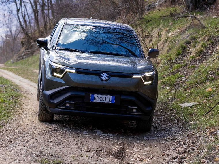 Suzuki e-Vitara: la prova del Suv elettrico che non teme il fango