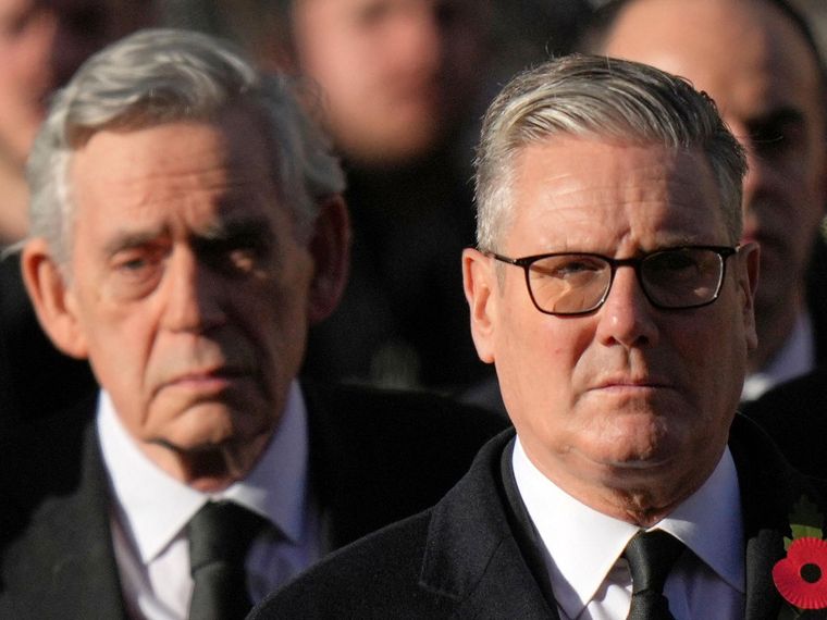 Nel Regno Unito Starmer ha ripescato Gordon Brown per navigare la crisi post-voto