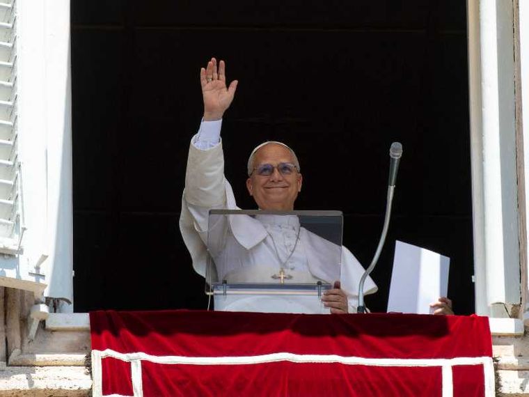 Leone XIV al Regina Caeli di ieri, 17 maggio. Lunedì prossimo verrà presentata la sua prima enciclica, Magnifica humanitas / VATICAN MEDIA