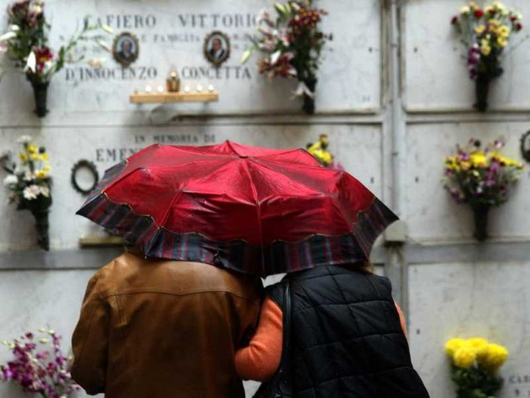 I cimiteri restano luoghi della memoria, ma ci andiamo sempre meno spesso