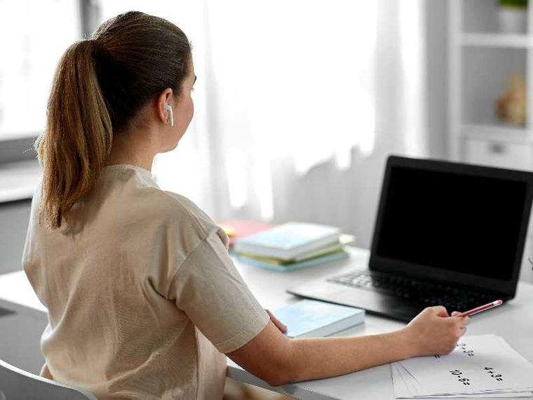 Lo smart working abbatte il divario di reddito tra donne e uomini