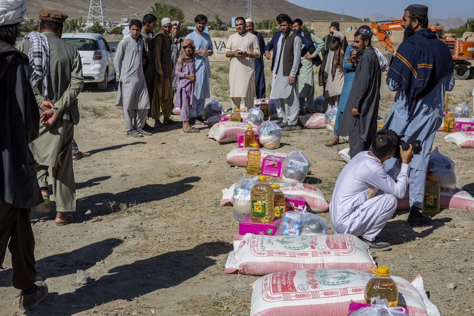 La distribuzione degli aiuti da parte di uno dei team di Aseel nella provincia di Logar