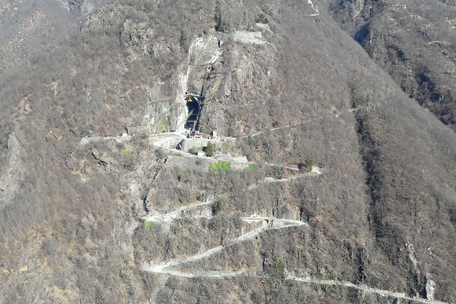 Candoglia: la strada che porta all'imbocco della Cava Madre del Duomo di Milano