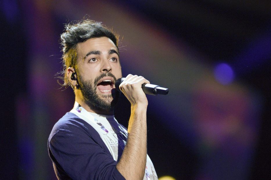 Marco mengoni, vincitore di X Factor e del festival di Sanremo oggi è una delle popstar italiane più amate