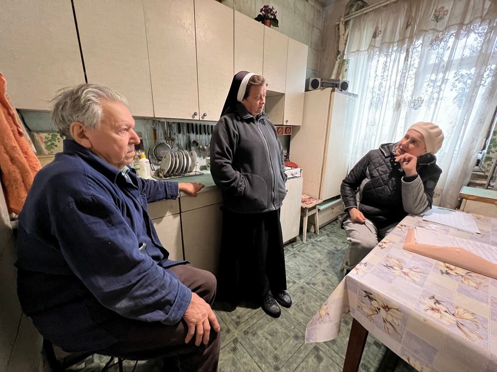 La consegna degli aiuti umanitari distribuiti dalle religiose di San Basilio nelle zone più difficili di Zaporizhzhia