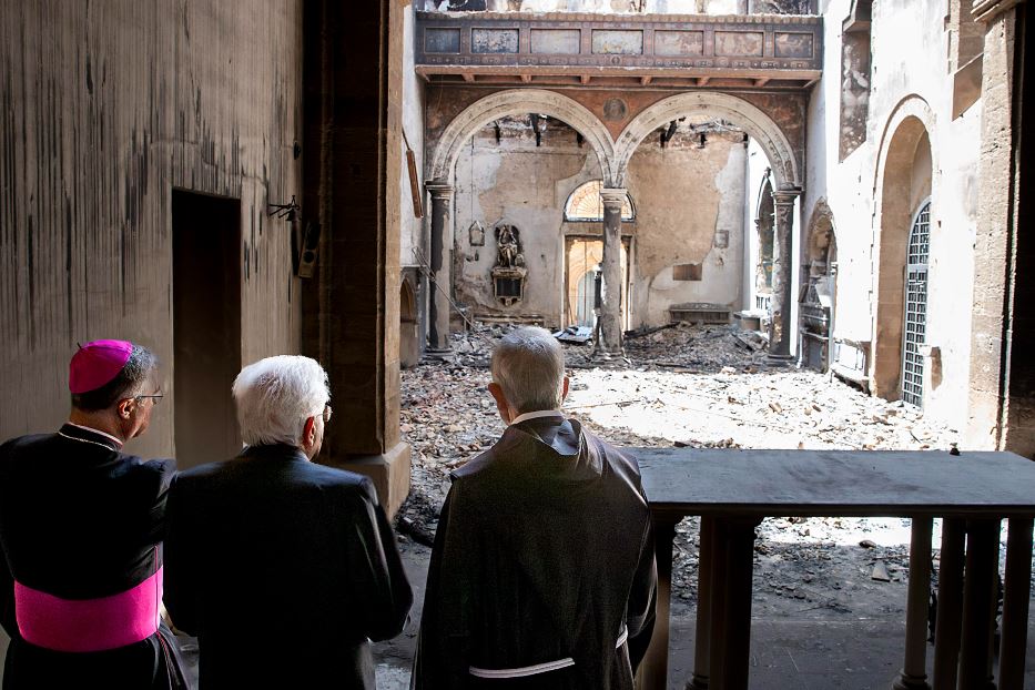 Il Presidente visita la chiesa distrutta dall'incendio