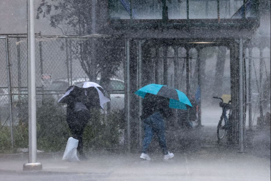 Per ore la pioggia ha flagellato Manhattan