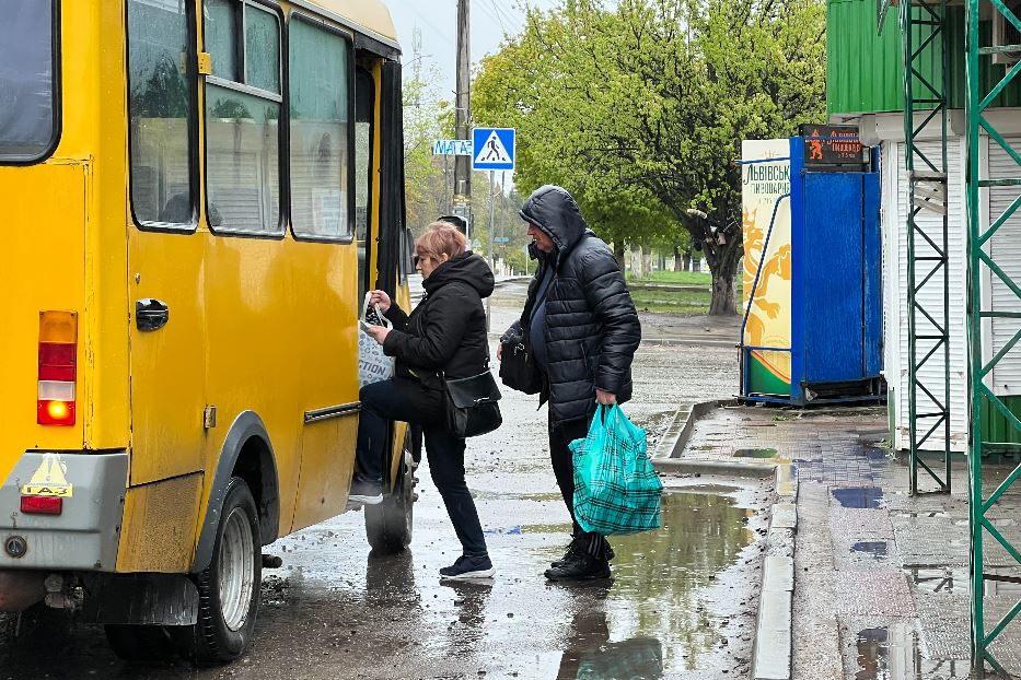 I pochi abitanti che restano a vive a Kupyansk, città lungo il fronte