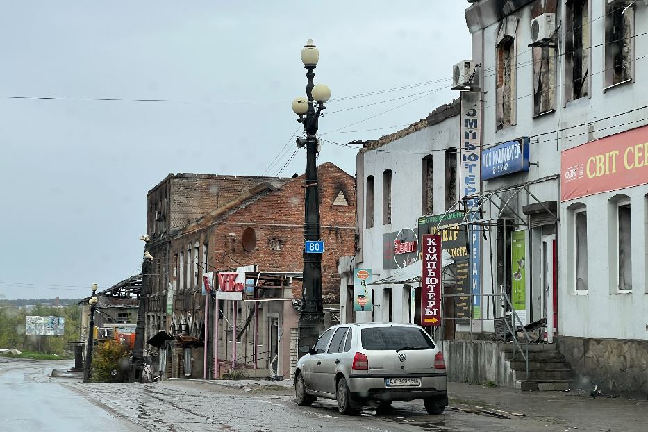 Le vie deserte di Kupyansk segnate dalla distruzione