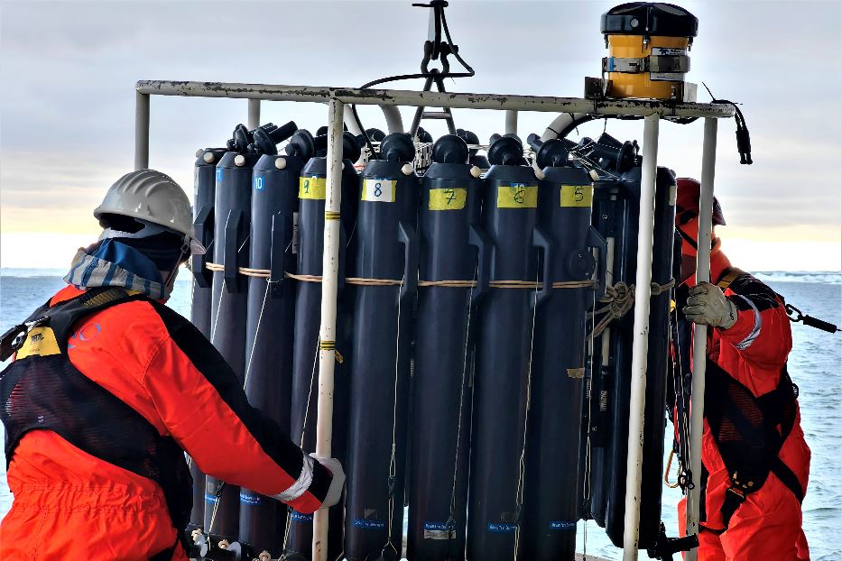 Apparecchi per misurare salinità e temperatura dell’acqua e velocità delle correnti