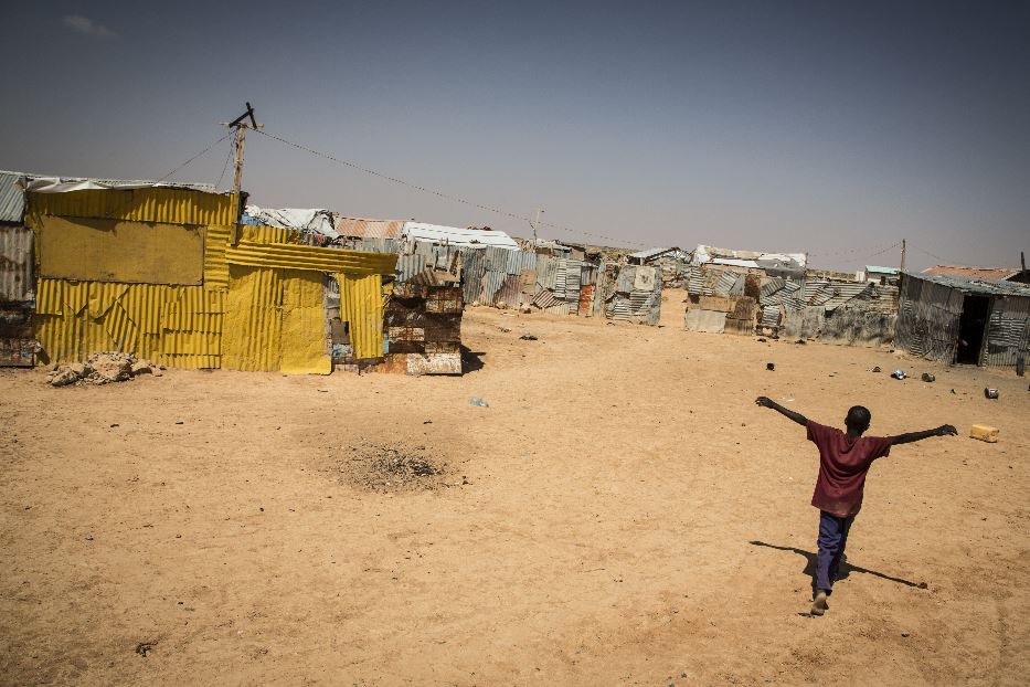 La povertà è grande nel campo per sfollati di Jowle. Qui c'è la scuola elementare, chiamata Sabele, sostenuta da Save the Children