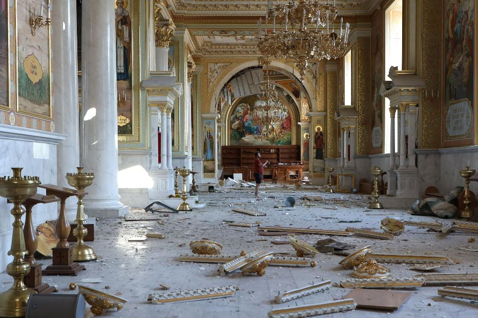 L'interno della Cattedrale della Trasfigurazione distrutto dai bombardamenti
