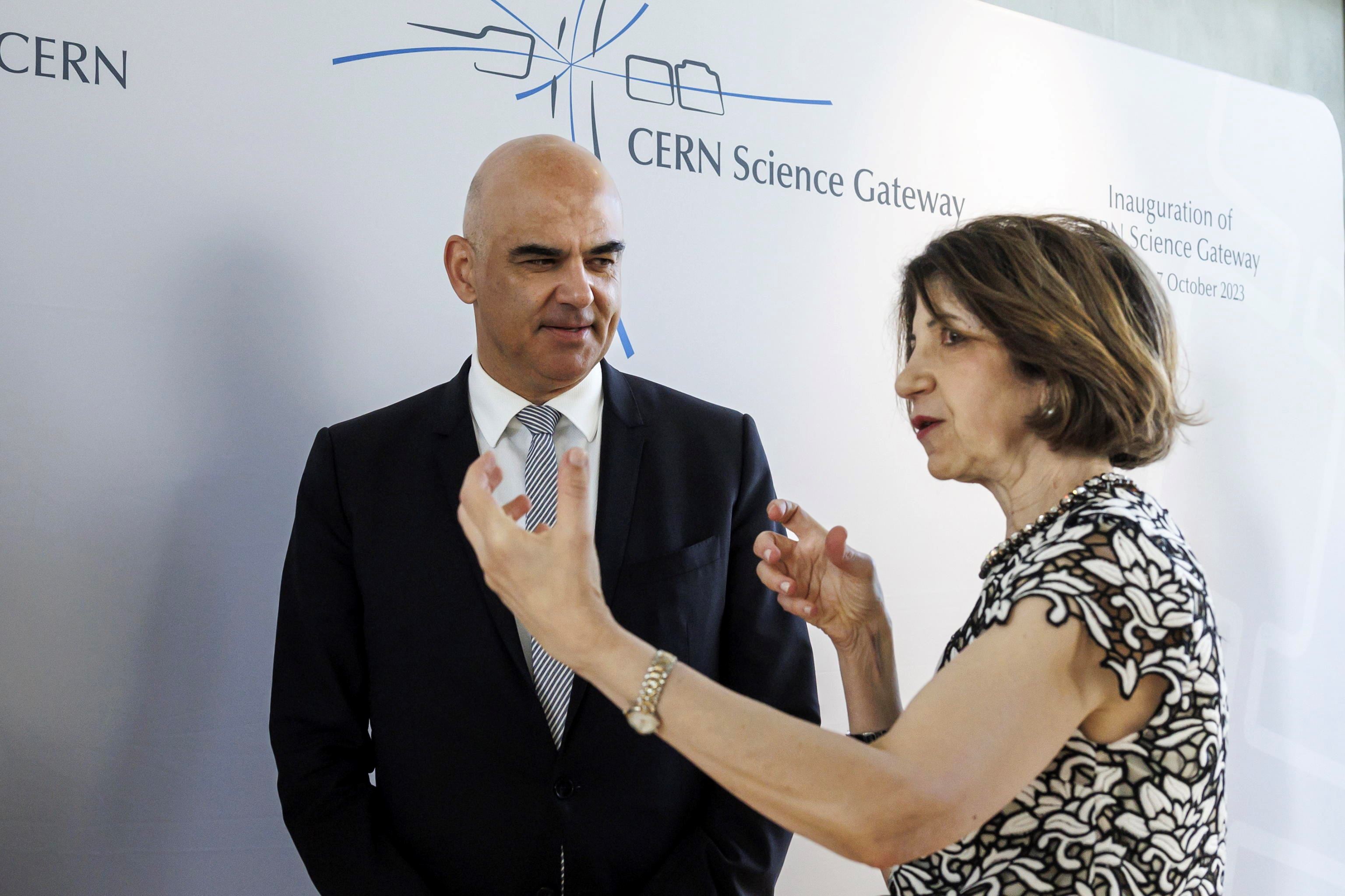 La direttrice del Cern Fabiola Gianotti e il presidente svizzero Alain Berset all'inaugurazione