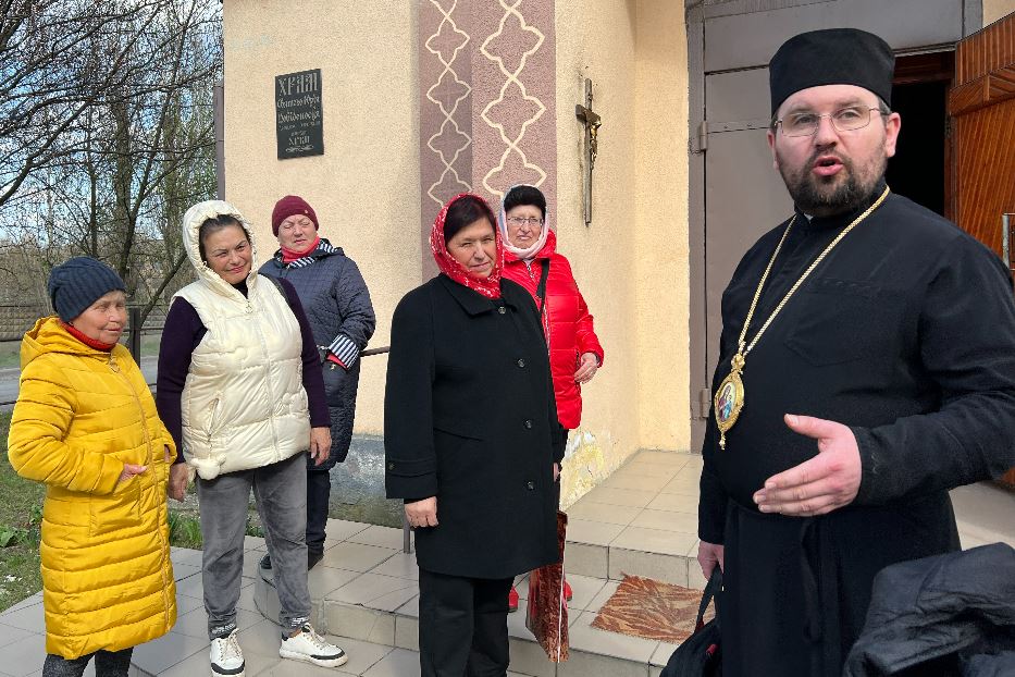 Il vescovo Maksym Ryabukha nella parrocchia greco-cattolica di Pokrovsk