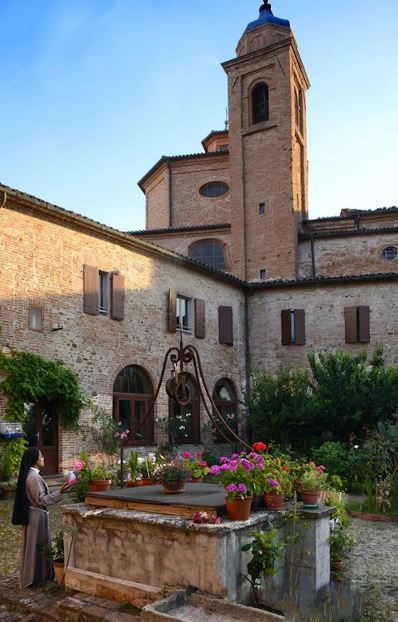 Il chiostro del convento Ss Caterina e Barbara a Santarcangelo