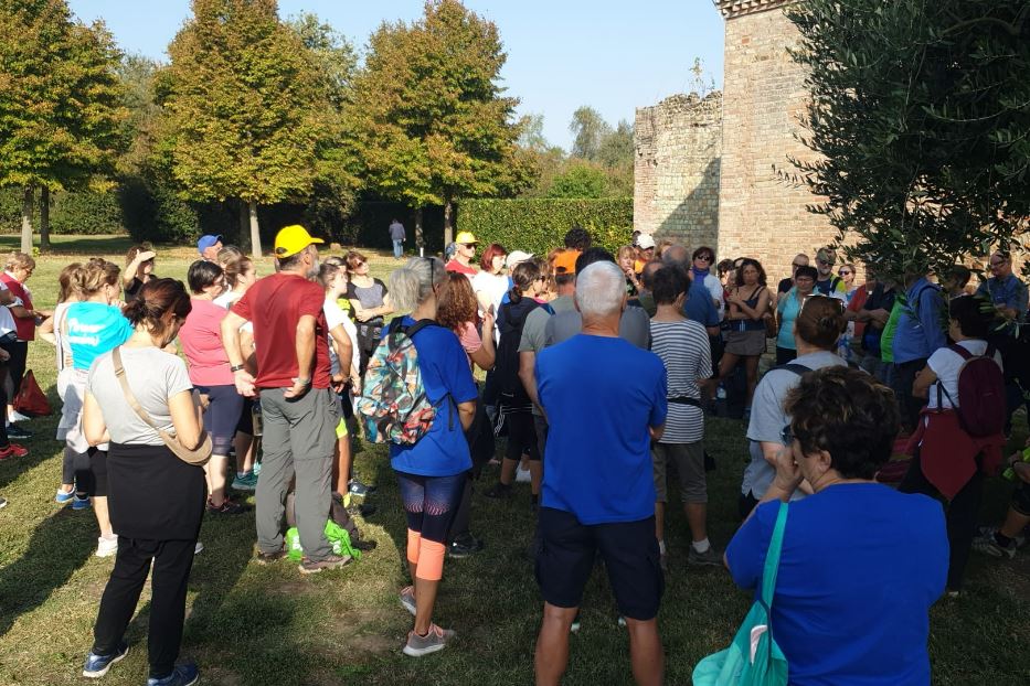 Pellegrini alla Pieve di San Michele, lungo la Via Romea Germanica Imperiale