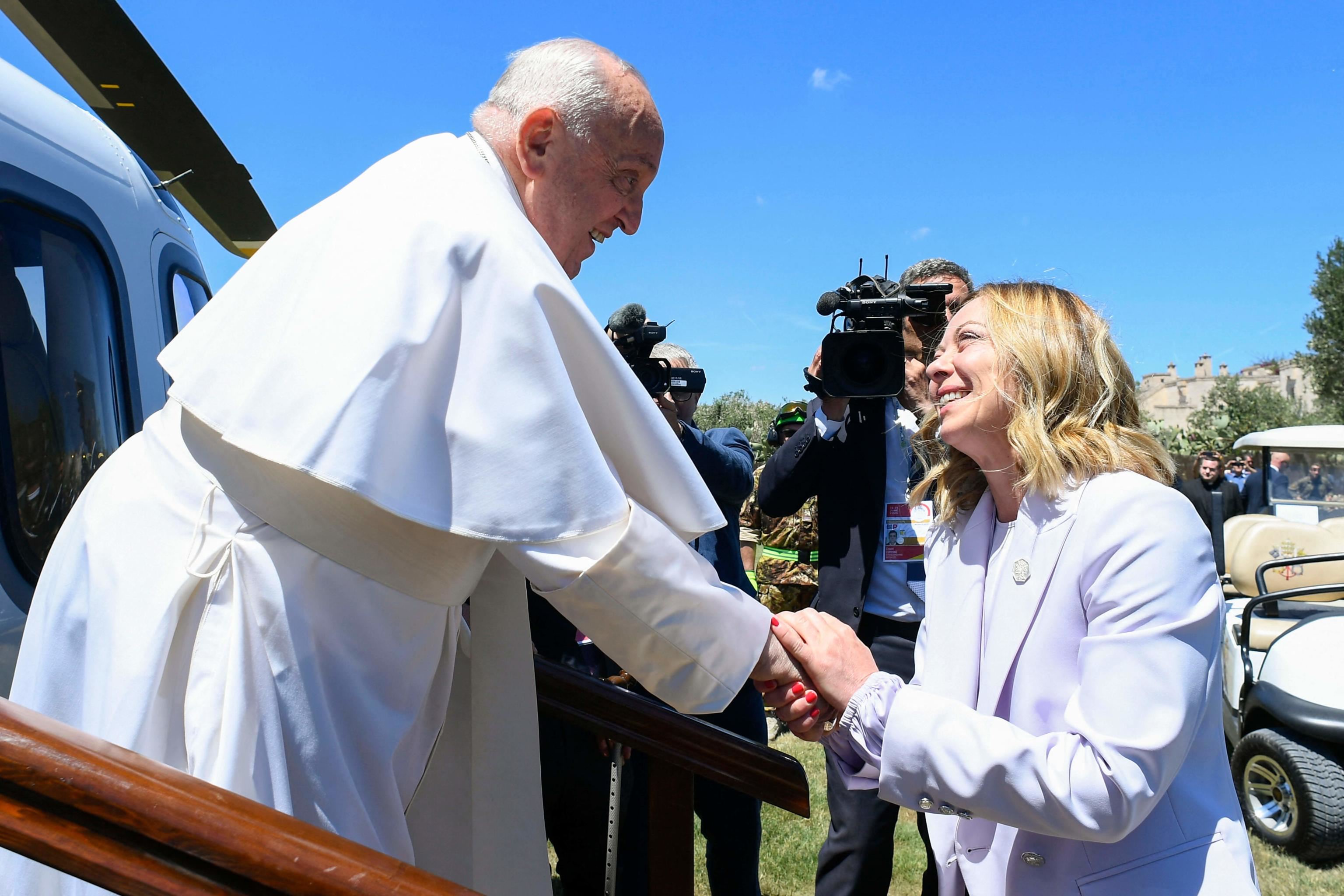 Il Papa ricevuto dalla premier italiana Giorgia Meloni