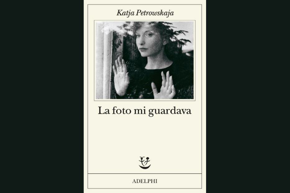 Il libro di Katja Petrowskaja, 'La foto mi guardava', Adelphi