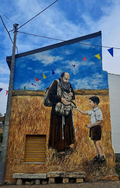 Sulle strade francescane per “Noi camminiamo in Sardegna”: il murale di Fra Nicola a Gesturi