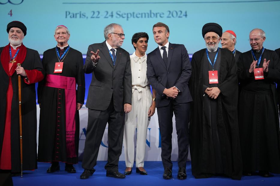 Il presidente Macron con Andrea Riccardi all'incontro internazionale per la pace organizzato da Sant'Egidio a Parigi