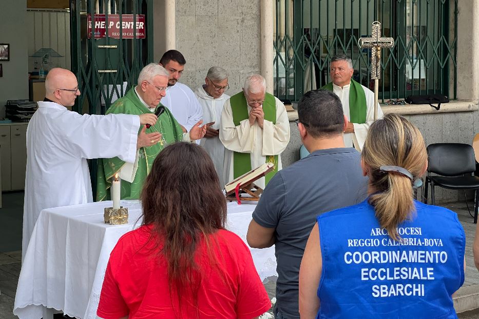 La Messa con il cardinale Bassetti per i volontari del Coordinamento ecclesiale sbarchi e dell’Help center della Caritas di Reggio Calabria