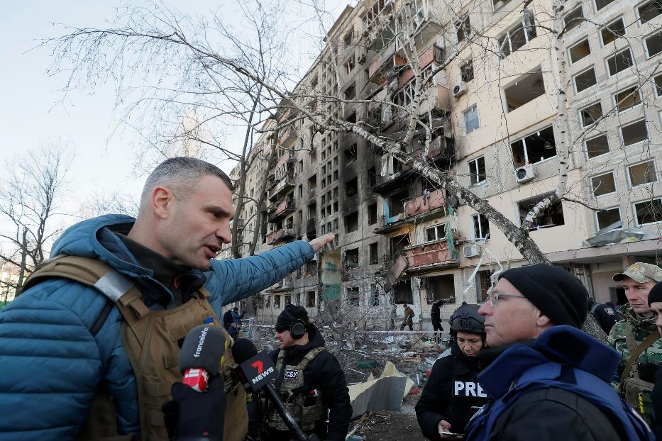 Il sindaco di Kiev, Vitaliy Klitschko, dopo un bombardamento nella capitale