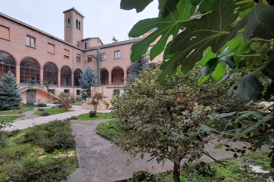 Il chiostro del convento carmelitano di via Montebello a Parma