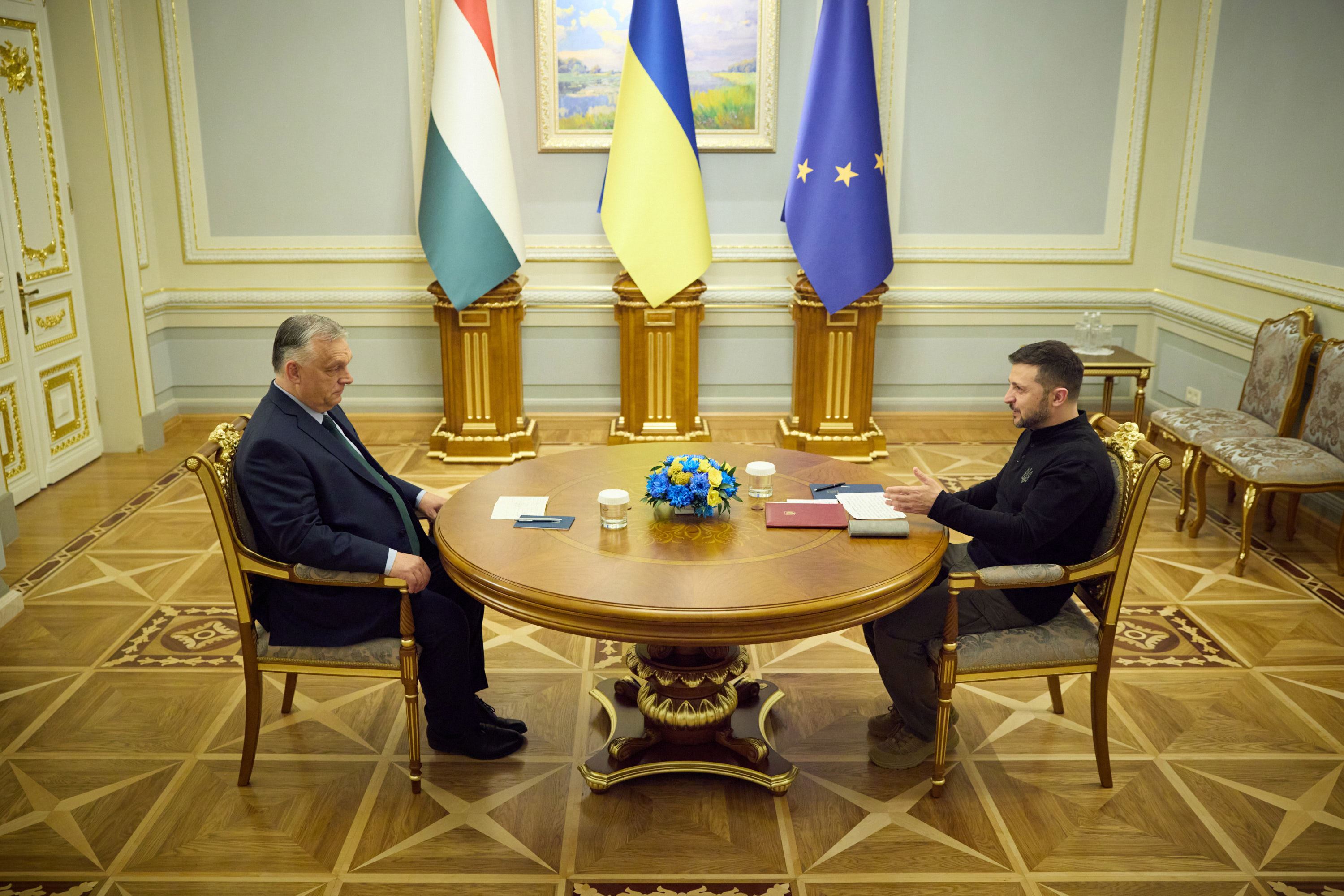 Orbán con Zelensky a Kiev