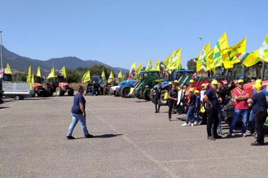 Mobilitazione di Coldiretti, trattori in marcia contro l'emergenza siccità