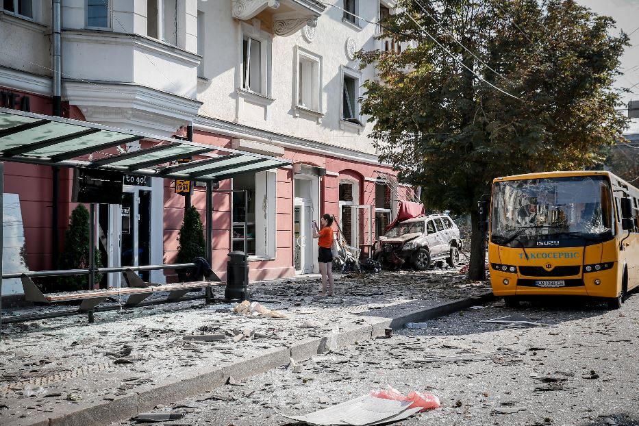 Un bombardamento russo nella città di Chernihiv