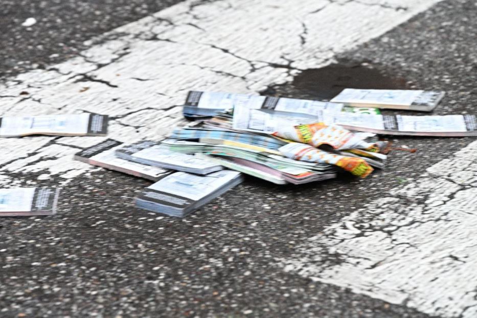 I Gratta e vinci rubati in strada, davanti al bar dov'è avvenuto l'omicidio