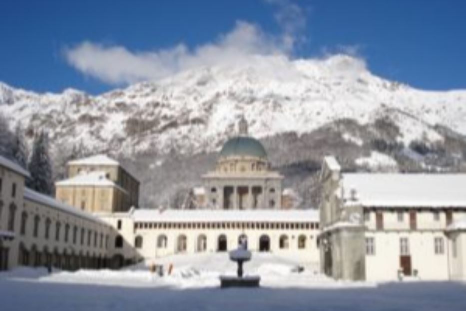 Il chiostro innevato