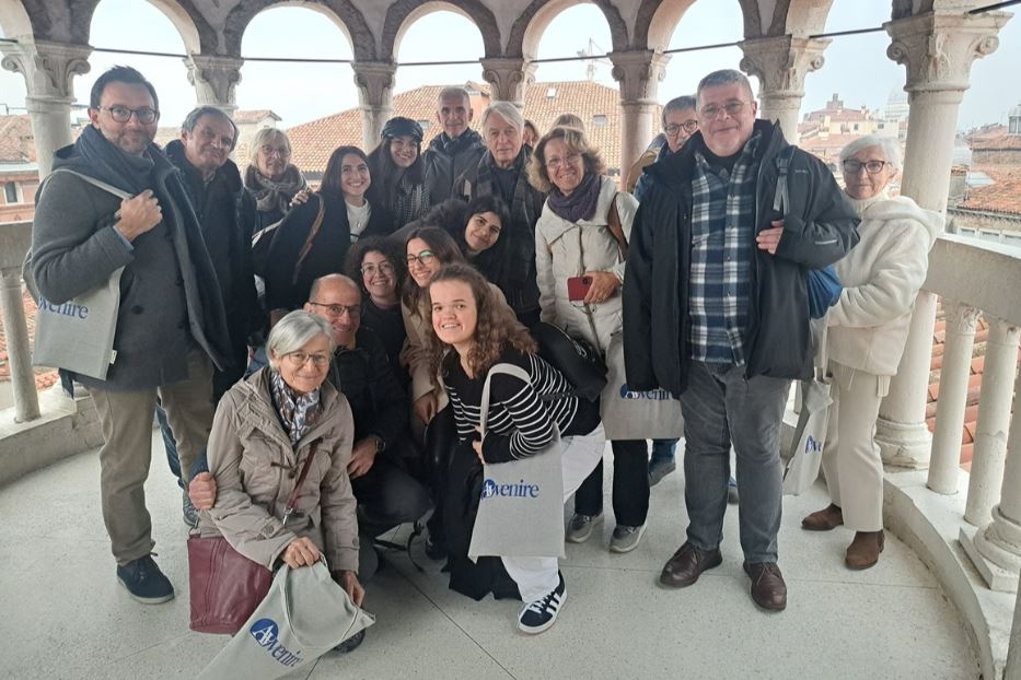 Vivi Avvenire a Venezia, un gruppo di partecipanti in cima alla Scala Contarini del Bovolo